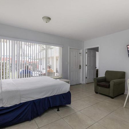 Hollywood Broadwalk Oceanside Hotel Bagian luar foto