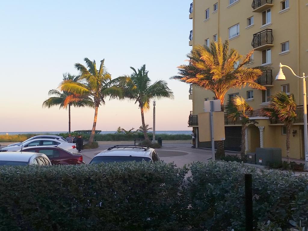 Hollywood Broadwalk Oceanside Hotel Bagian luar foto